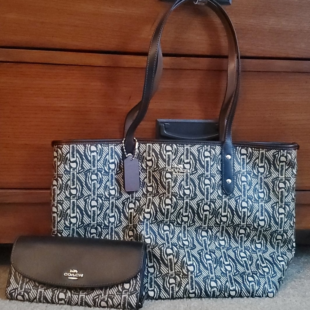 Coach purse and matching wallet